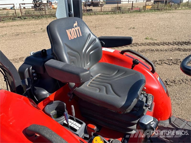 Kioti 3520 SE 4WD Utility Tractor Tractores compactos