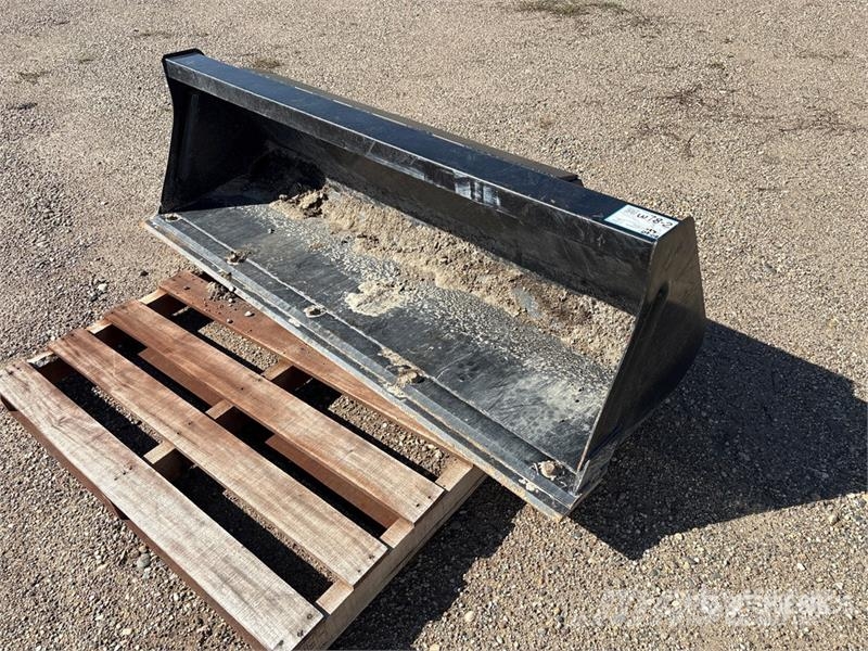 Kioti 66 in Skid Steer Bucket Kanalak