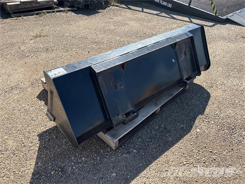 Kioti 66 in Skid Steer Bucket Kanalak