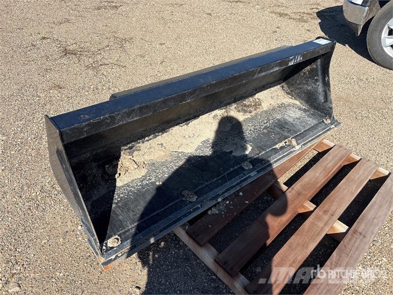Kioti 66 in Skid Steer Bucket Kanalak