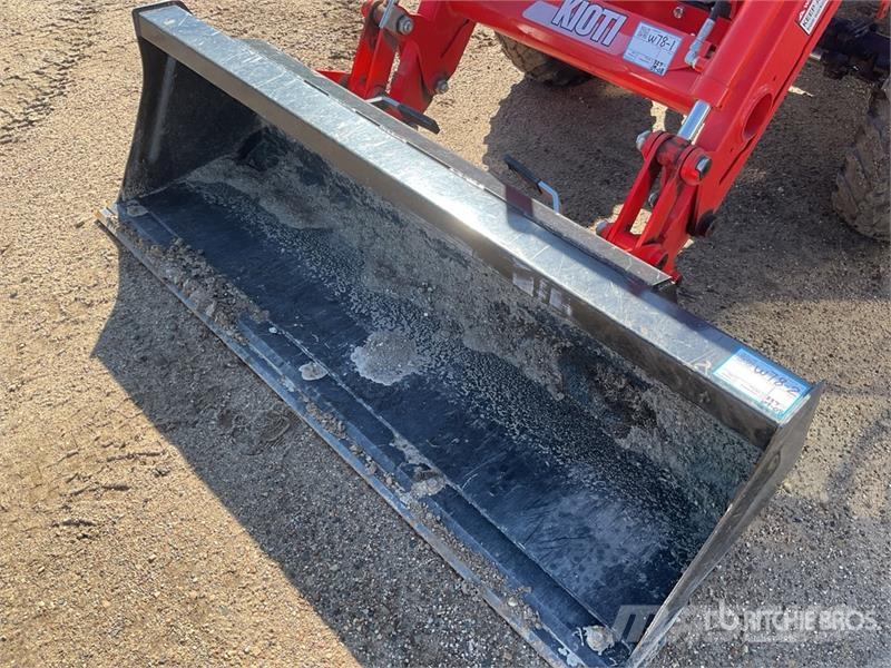 Kioti 66 in Skid Steer Bucket Skovle