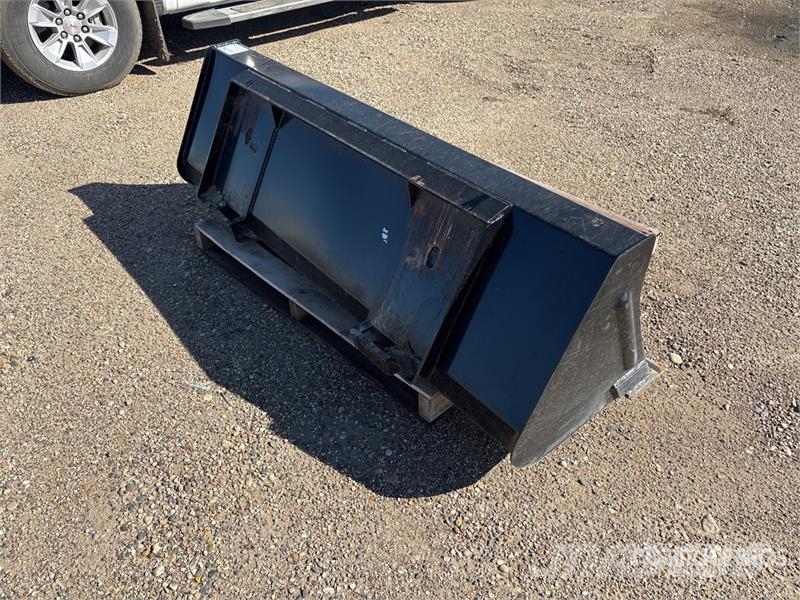 Kioti 66 in Skid Steer Bucket Kanalak