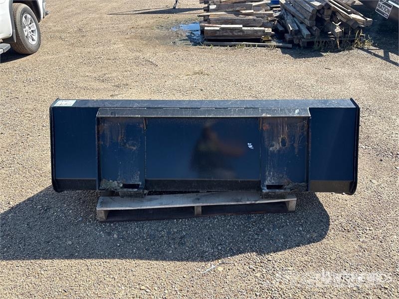 Kioti 66 in Skid Steer Bucket Kanalak
