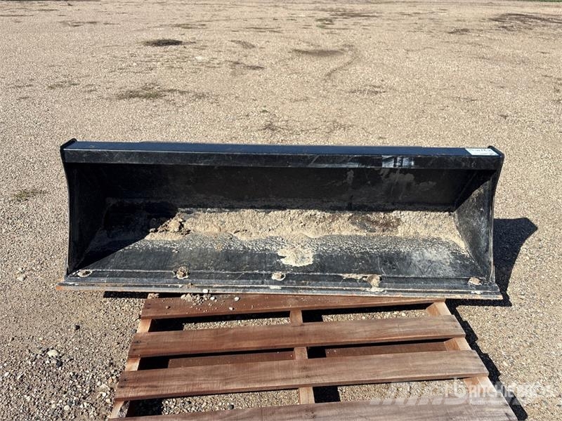 Kioti 66 in Skid Steer Bucket Kanalak