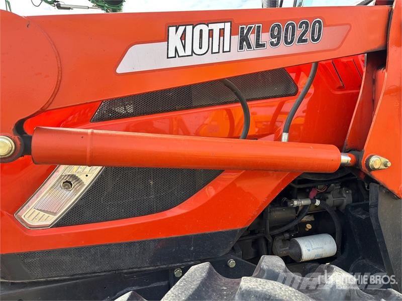 Kioti PX9020 4WD Tractor Traktorit
