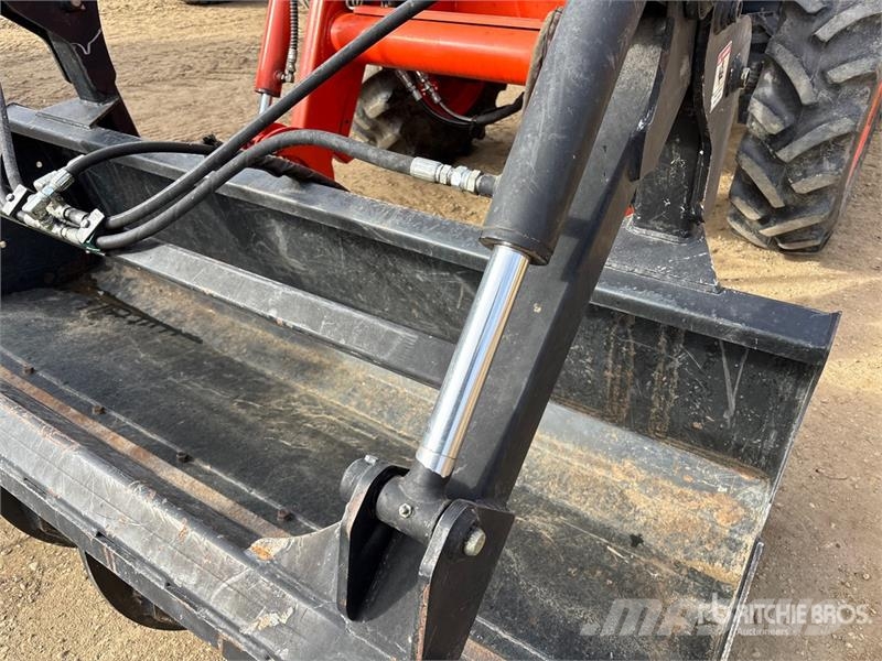 Kioti PX9020 4WD Tractor Traktorit