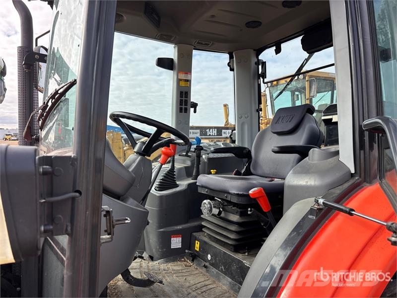 Kioti PX9020 4WD Tractor Traktorit