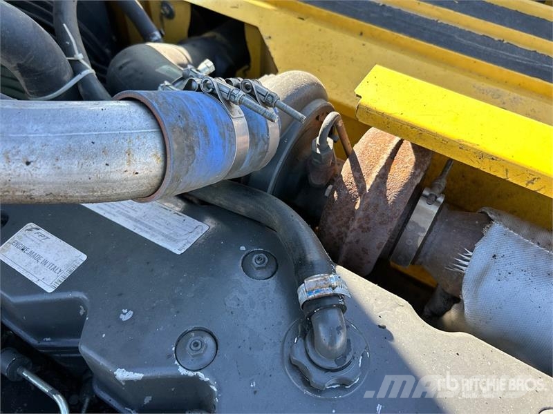 Kobelco SK260-9 Bagri goseničarji