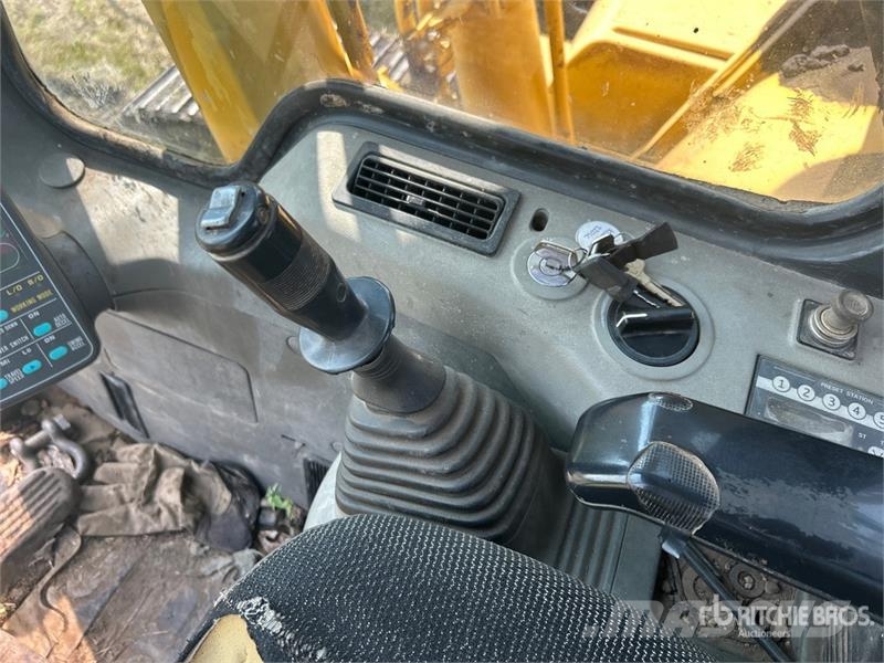 Komatsu 220 Tracked Excavator Beltegraver