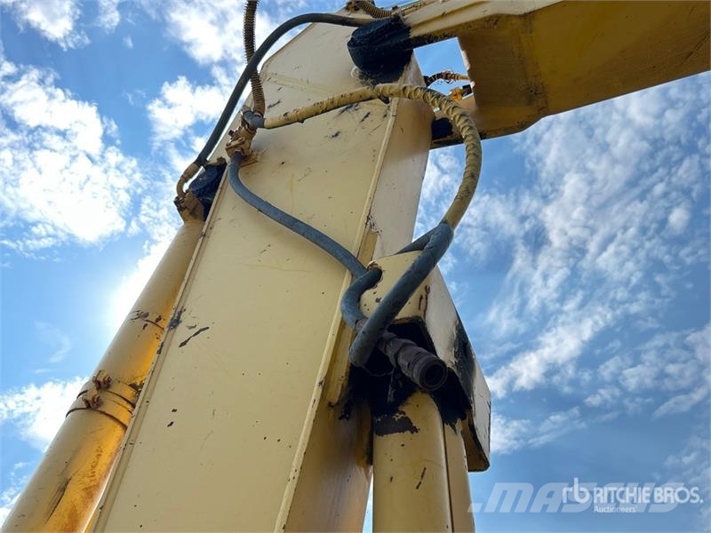 Komatsu 220 Tracked Excavator Beltegraver