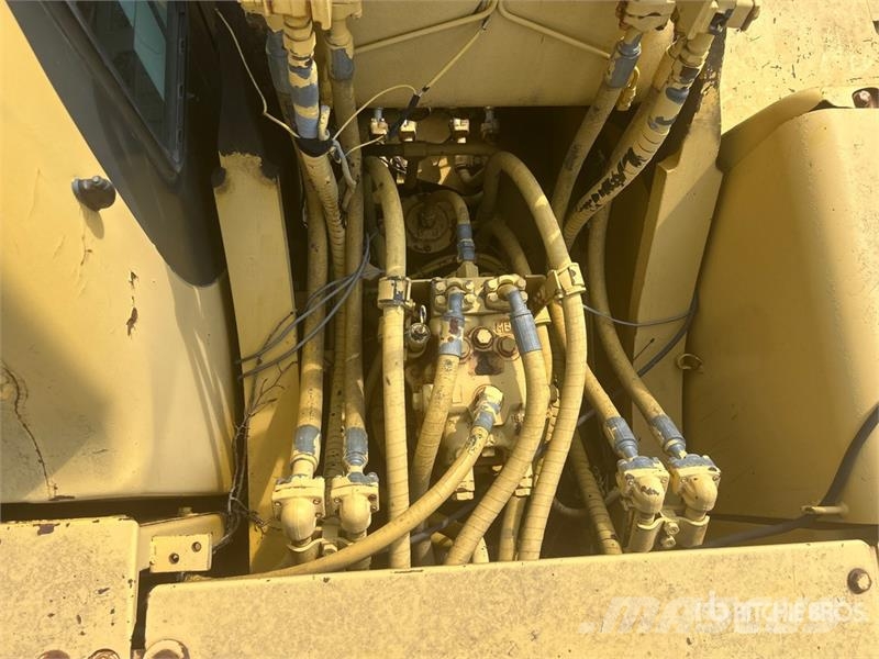 Komatsu 220 Tracked Excavator Beltegraver