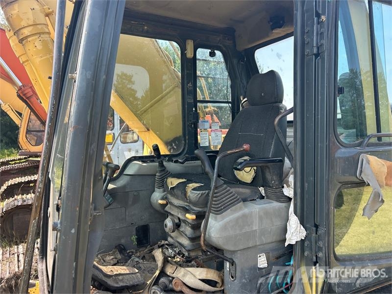 Komatsu 220 Tracked Excavator Beltegraver