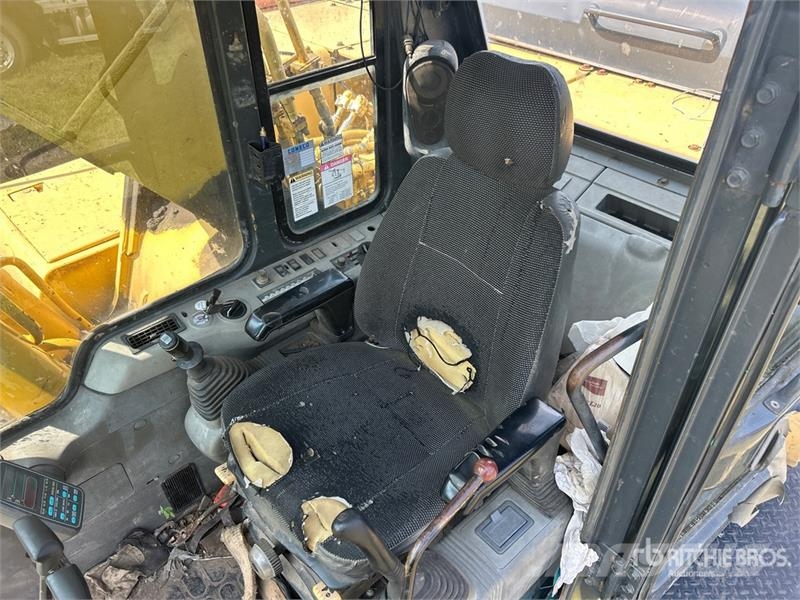 Komatsu 220 Tracked Excavator Beltegraver