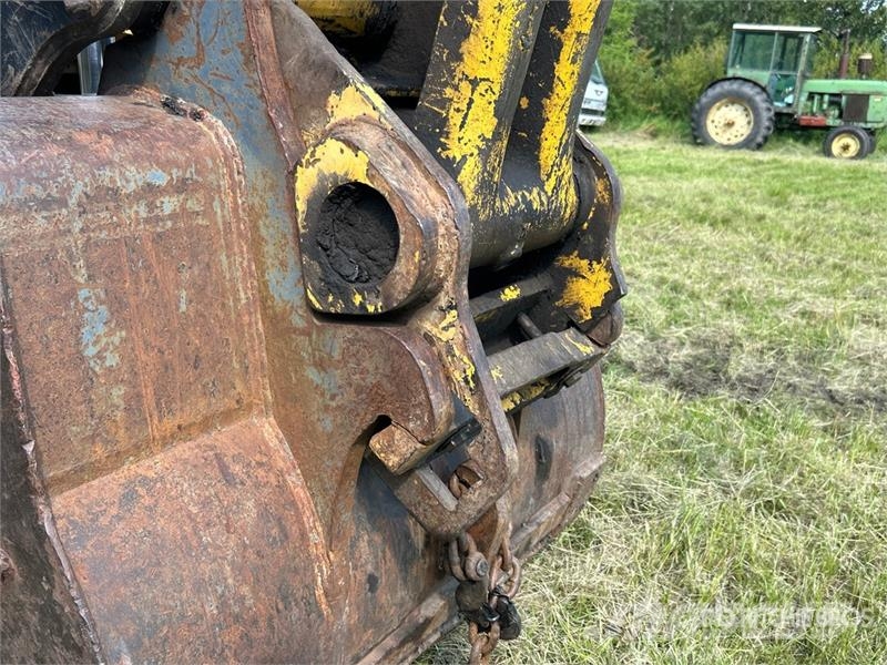 Komatsu 220 Tracked Excavator Beltegraver
