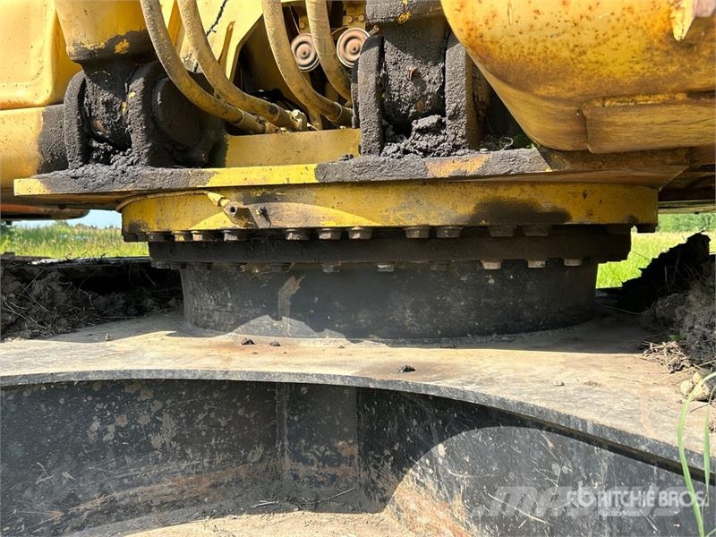 Komatsu 220 Tracked Excavator Beltegraver