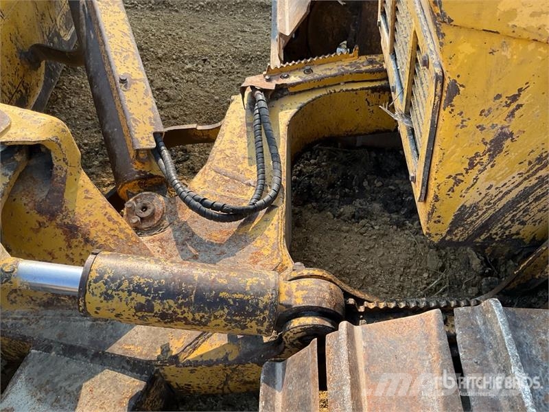 Komatsu D41P-6 Buldožeri guseničari