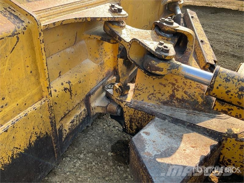 Komatsu D41P-6 Buldožeri guseničari