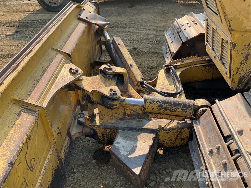 Komatsu D41P-6 Buldožeri guseničari