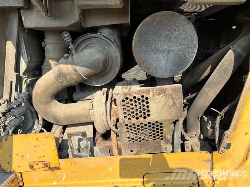 Komatsu D41P-6 Buldožeri guseničari