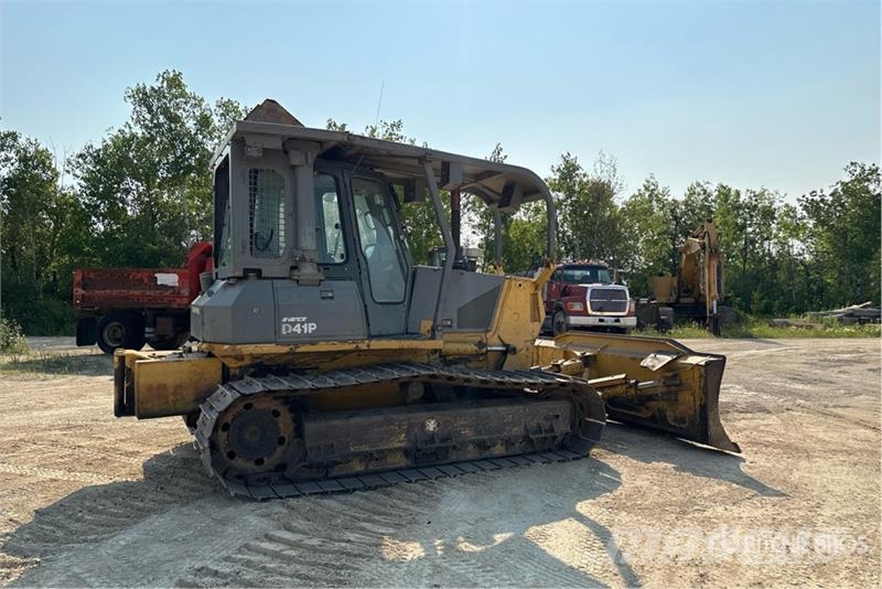 Komatsu D41P-6 Buldožeri guseničari