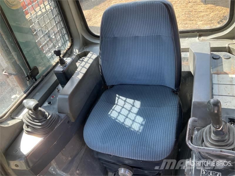 Komatsu D41P-6 Buldožeri guseničari