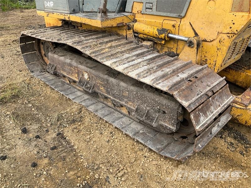 Komatsu D41P-6 Buldožeri guseničari