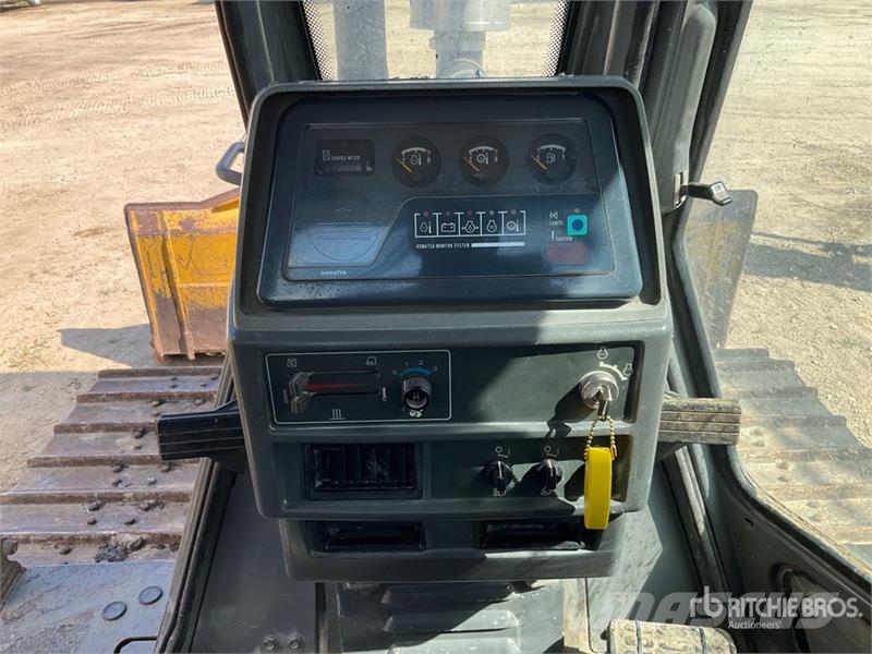 Komatsu D41P-6 Buldožeri guseničari