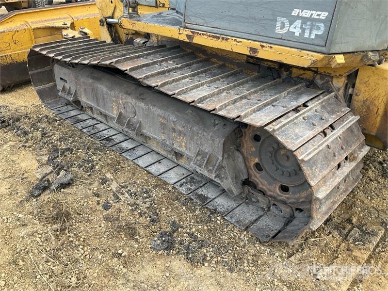Komatsu D41P-6 Buldožeri guseničari