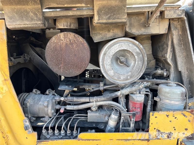 Komatsu D41P-6 Buldožeri guseničari