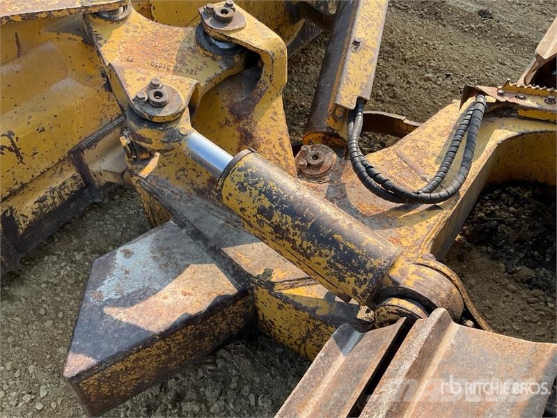 Komatsu D41P-6 Buldožeri guseničari