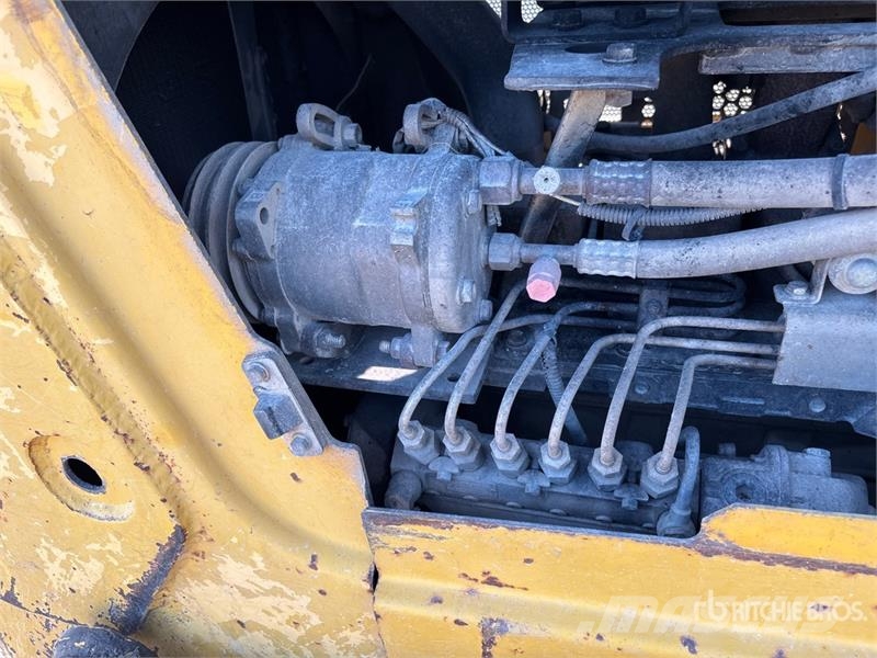 Komatsu D41P-6 Buldožeri guseničari