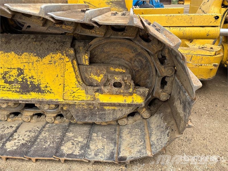 Komatsu D61PX-15E0 Vikšriniai buldozeriai