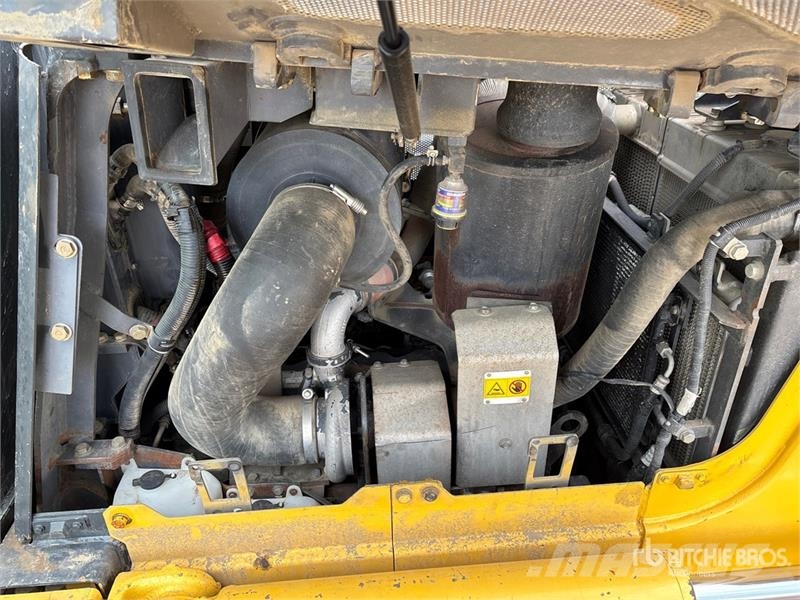 Komatsu D61PX-15E0 Vikšriniai buldozeriai