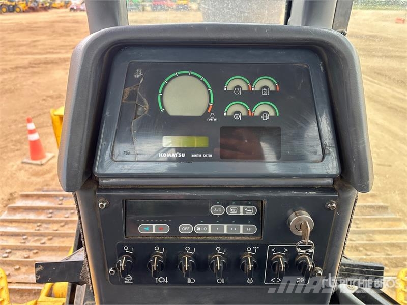 Komatsu D61PX-15E0 Vikšriniai buldozeriai