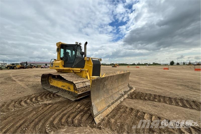 Komatsu D61PX-15E0 Vikšriniai buldozeriai