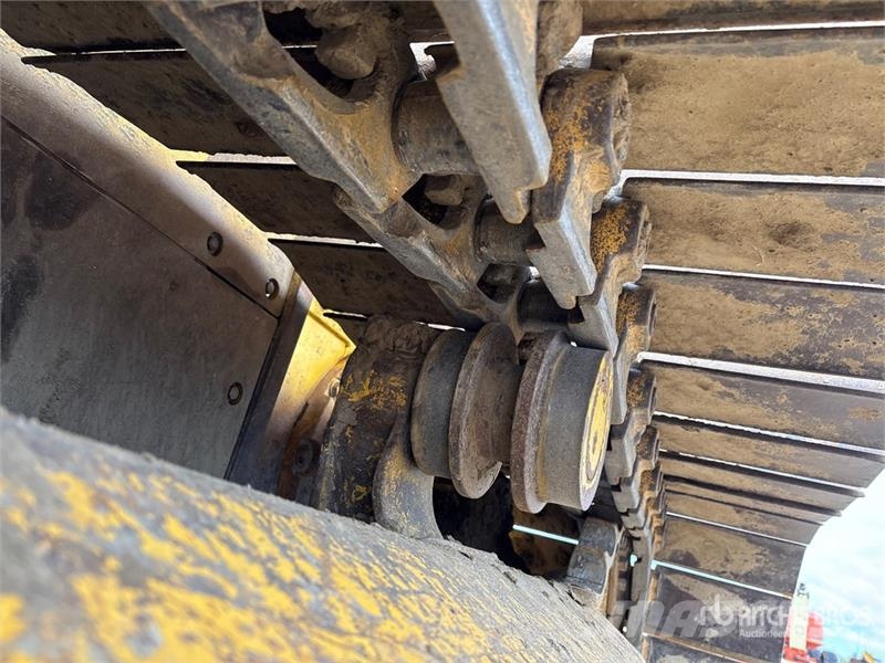 Komatsu D61PX-15E0 Vikšriniai buldozeriai