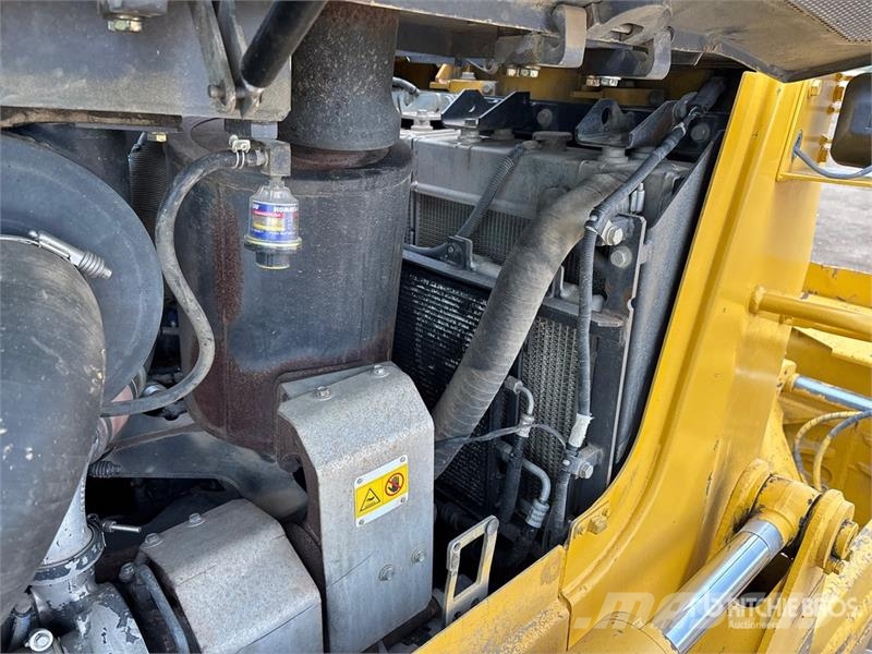 Komatsu D61PX-15E0 Vikšriniai buldozeriai