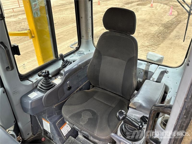Komatsu D61PX-15E0 Vikšriniai buldozeriai