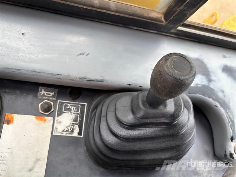 Komatsu D61PX-15E0 Vikšriniai buldozeriai