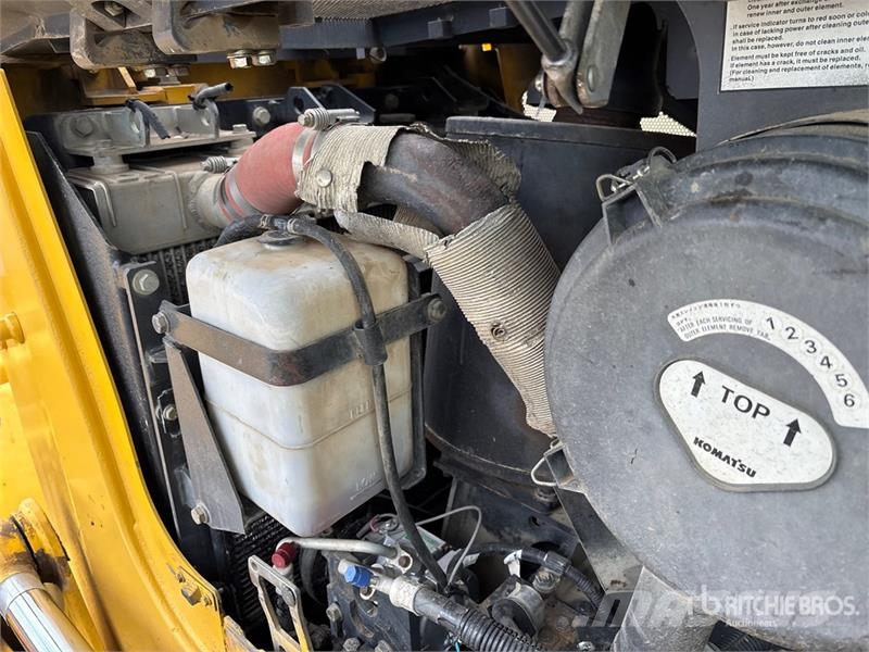 Komatsu D61PX-15E0 Vikšriniai buldozeriai