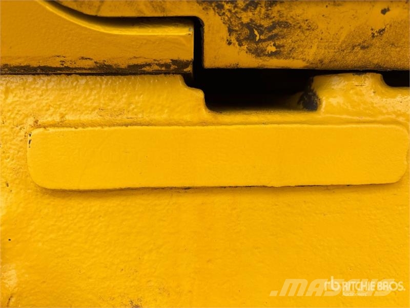 Komatsu D61PX-15E0 Vikšriniai buldozeriai