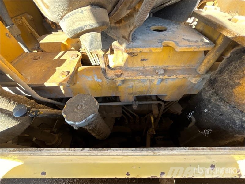 Komatsu D65EX-12 Buldooserid