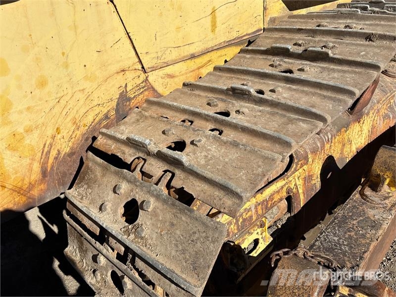 Komatsu D65EX-12 Buldooserid
