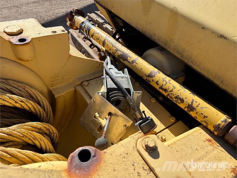 Komatsu D65EX-12 Buldooserid