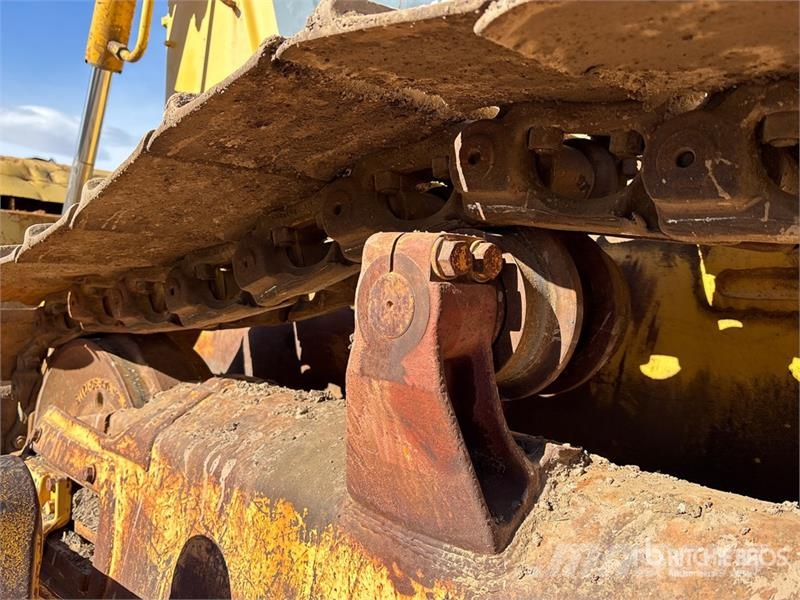 Komatsu D65EX-12 Buldooserid