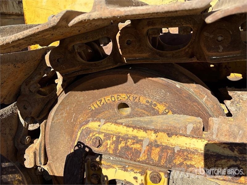 Komatsu D65EX-12 Buldooserid