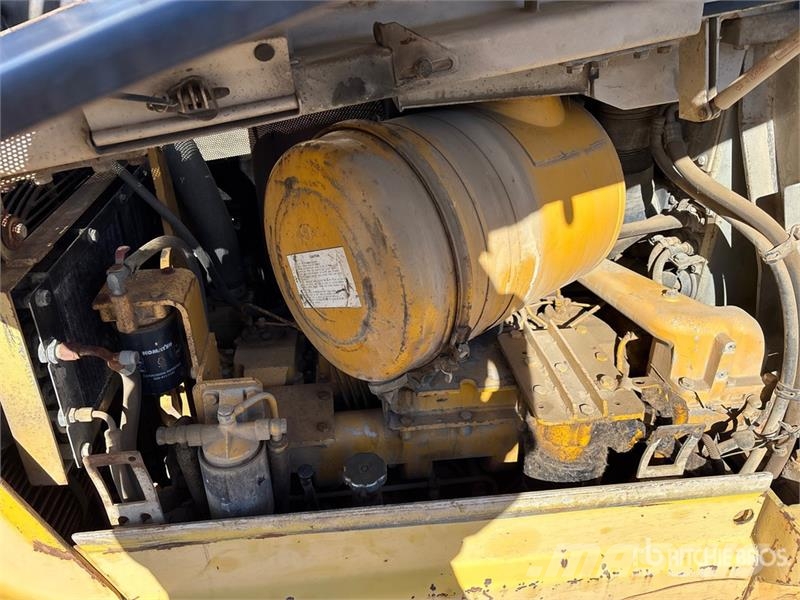 Komatsu D65EX-12 Buldooserid