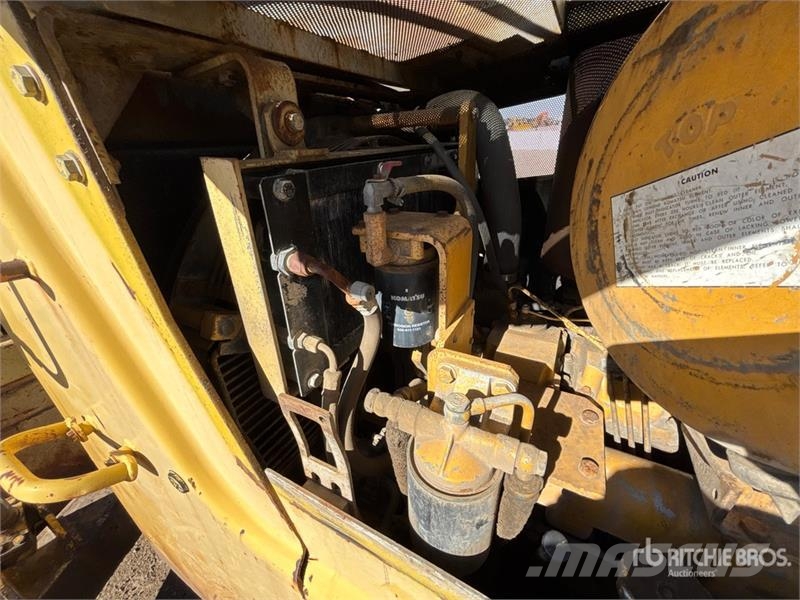 Komatsu D65EX-12 Buldooserid
