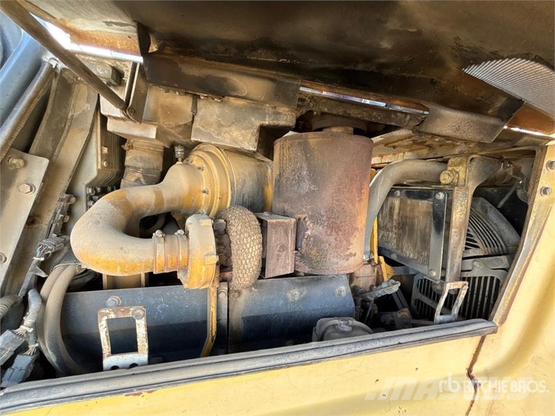Komatsu D65EX-12 Buldooserid