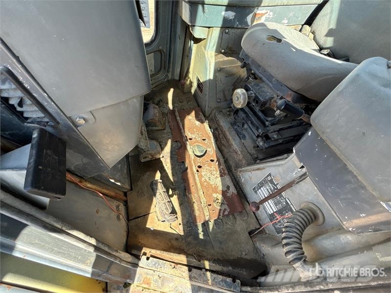 Komatsu D65EX-12 Buldooserid